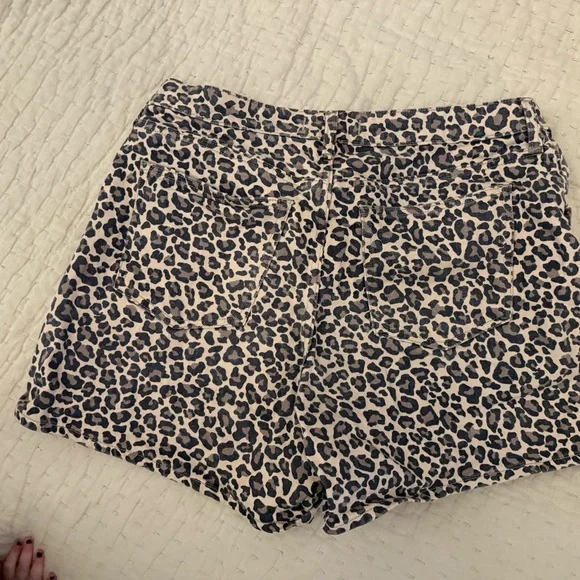 Abercrombie & Fitch Leopard Print Jean Shorts - Picture 3 of 3